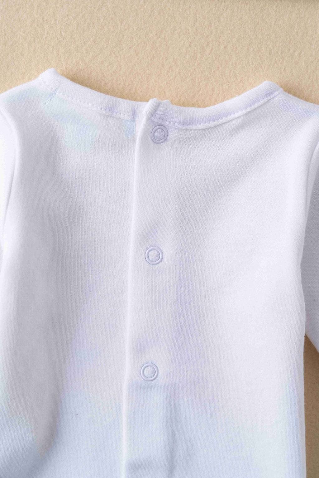 Presentset Nyfödd med t-shirt, haklapp, mössa och vantar