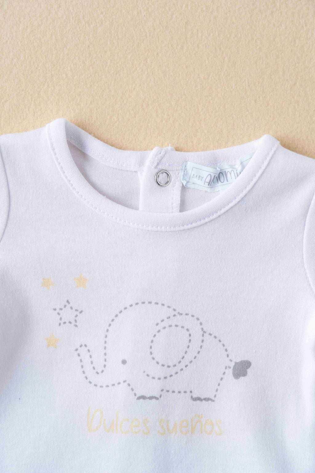 Presentset Nyfödd med t-shirt, haklapp, mössa och vantar
