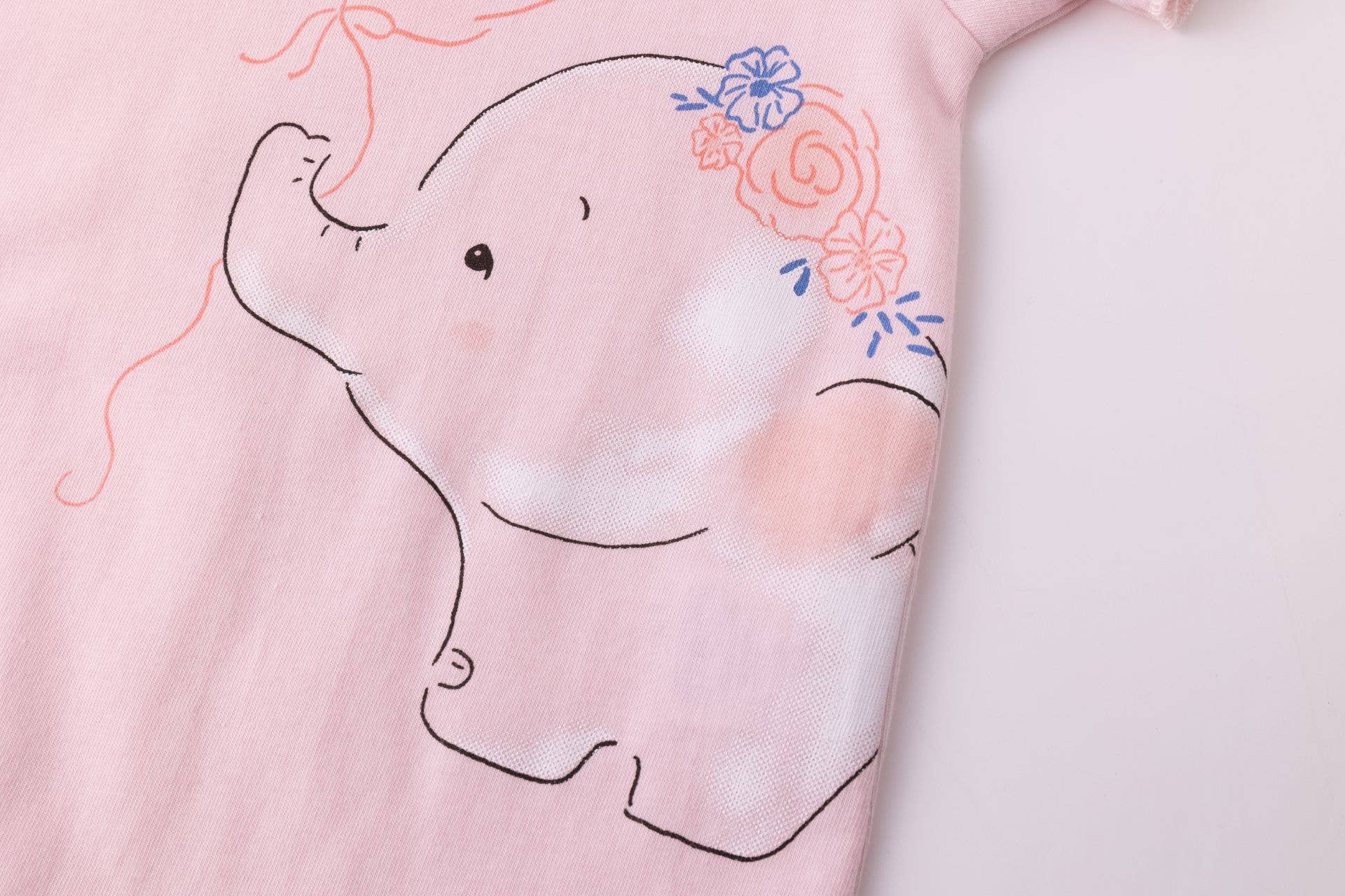 Rosa pyjamas med elefant